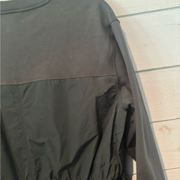 ATHLETA Triumph Hybrid
Crewneck Sweatshirt - Size Medium 
Great condition! - Picture 14 of 14